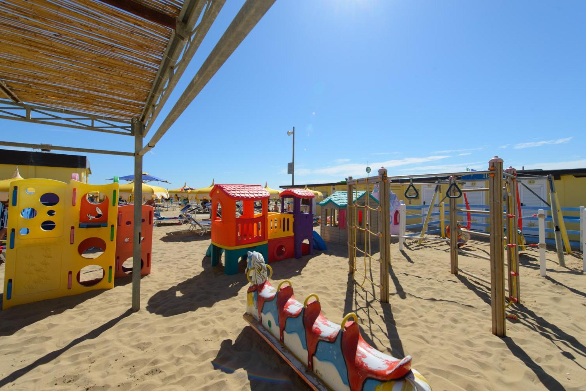 Hotel Nuova Medusa Rimini Bagian luar foto
