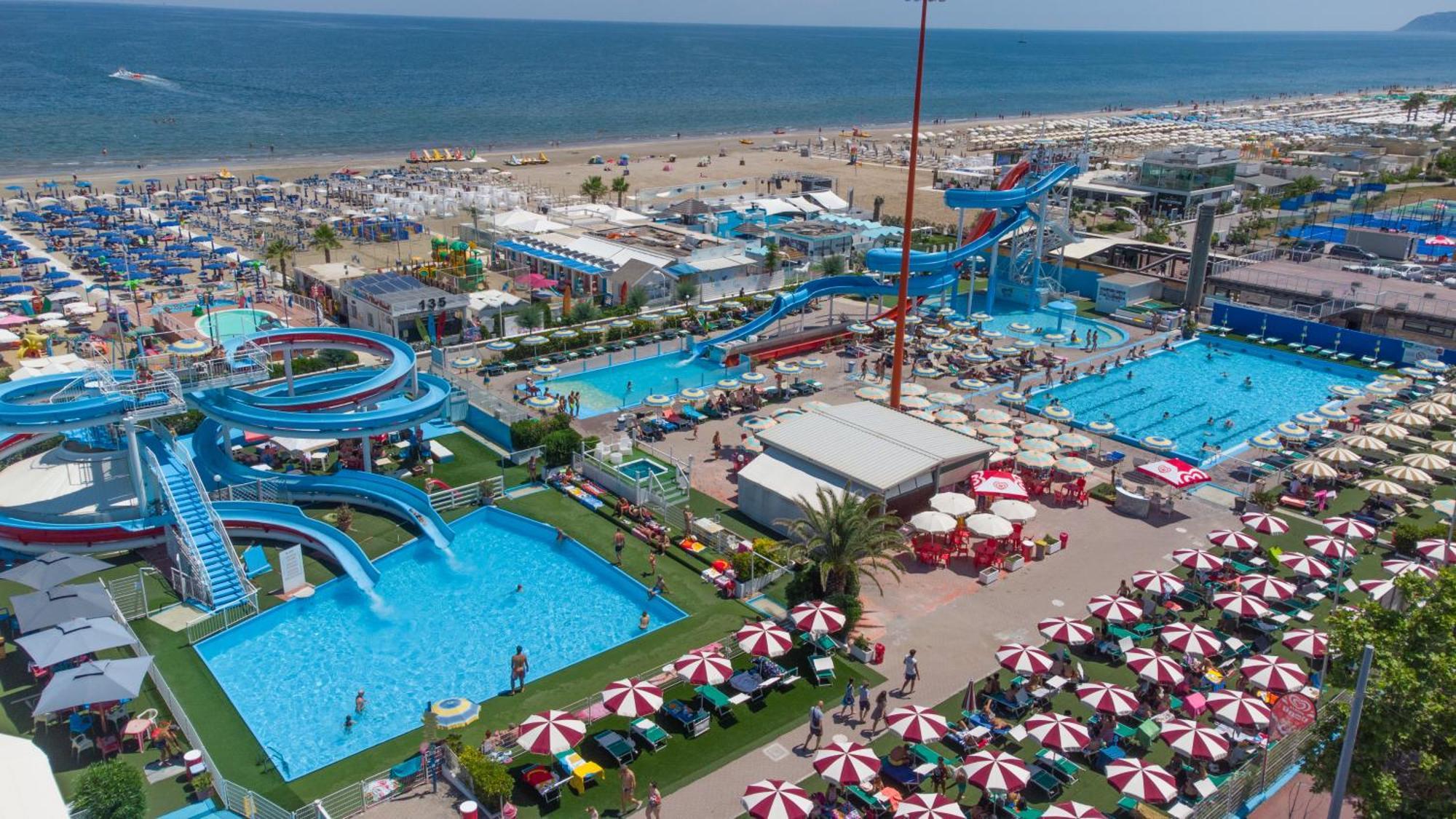 Hotel Nuova Medusa Rimini Bagian luar foto