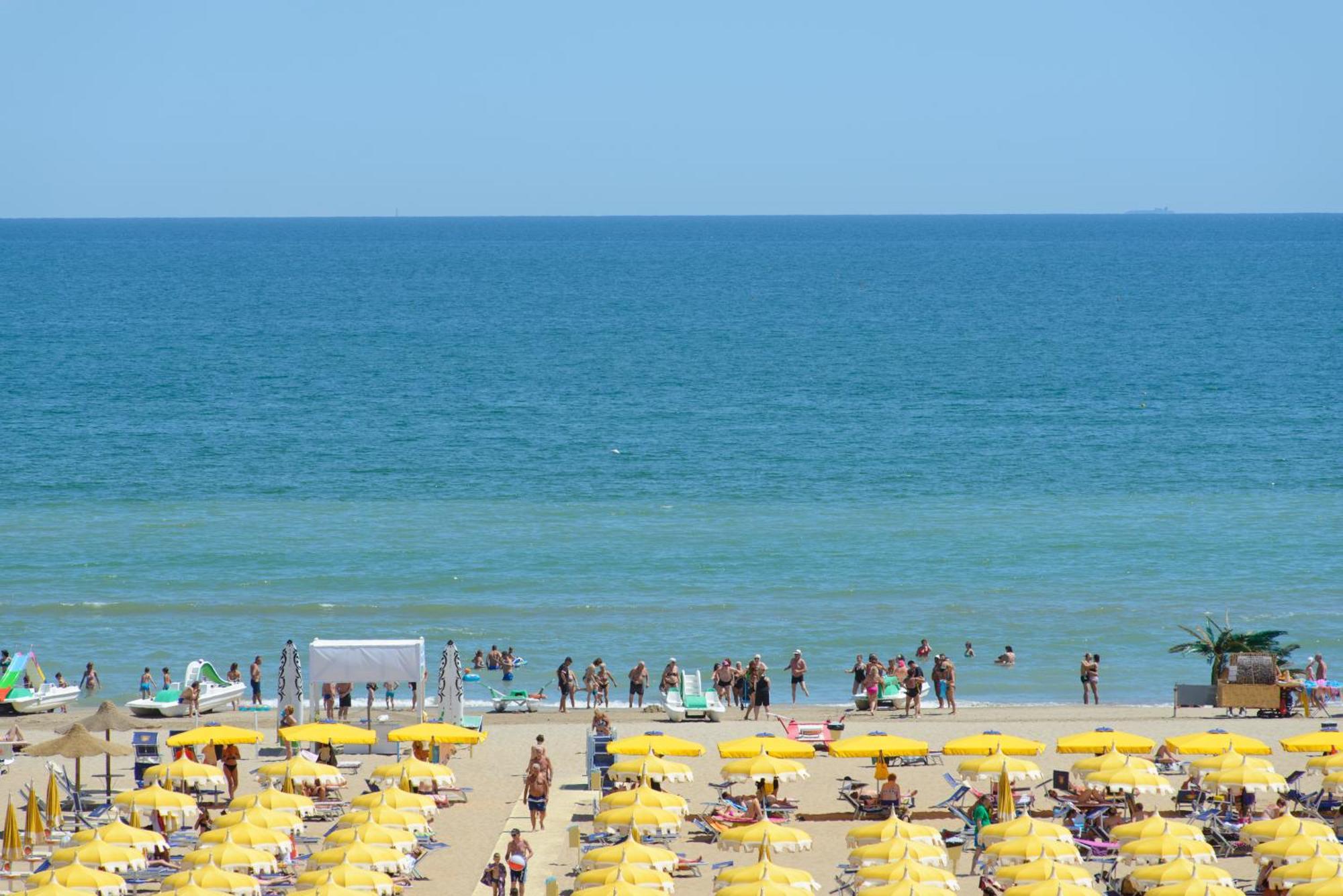 Hotel Nuova Medusa Rimini Bagian luar foto
