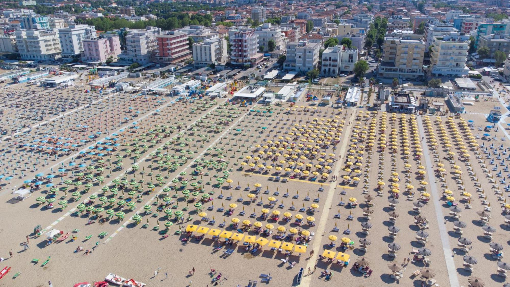 Hotel Nuova Medusa Rimini Bagian luar foto