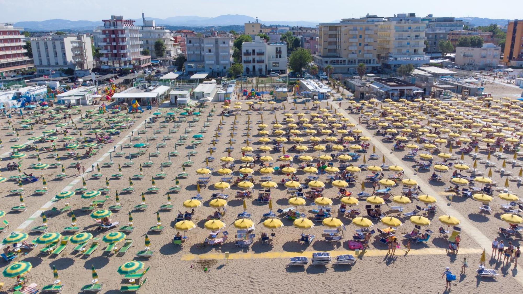 Hotel Nuova Medusa Rimini Bagian luar foto