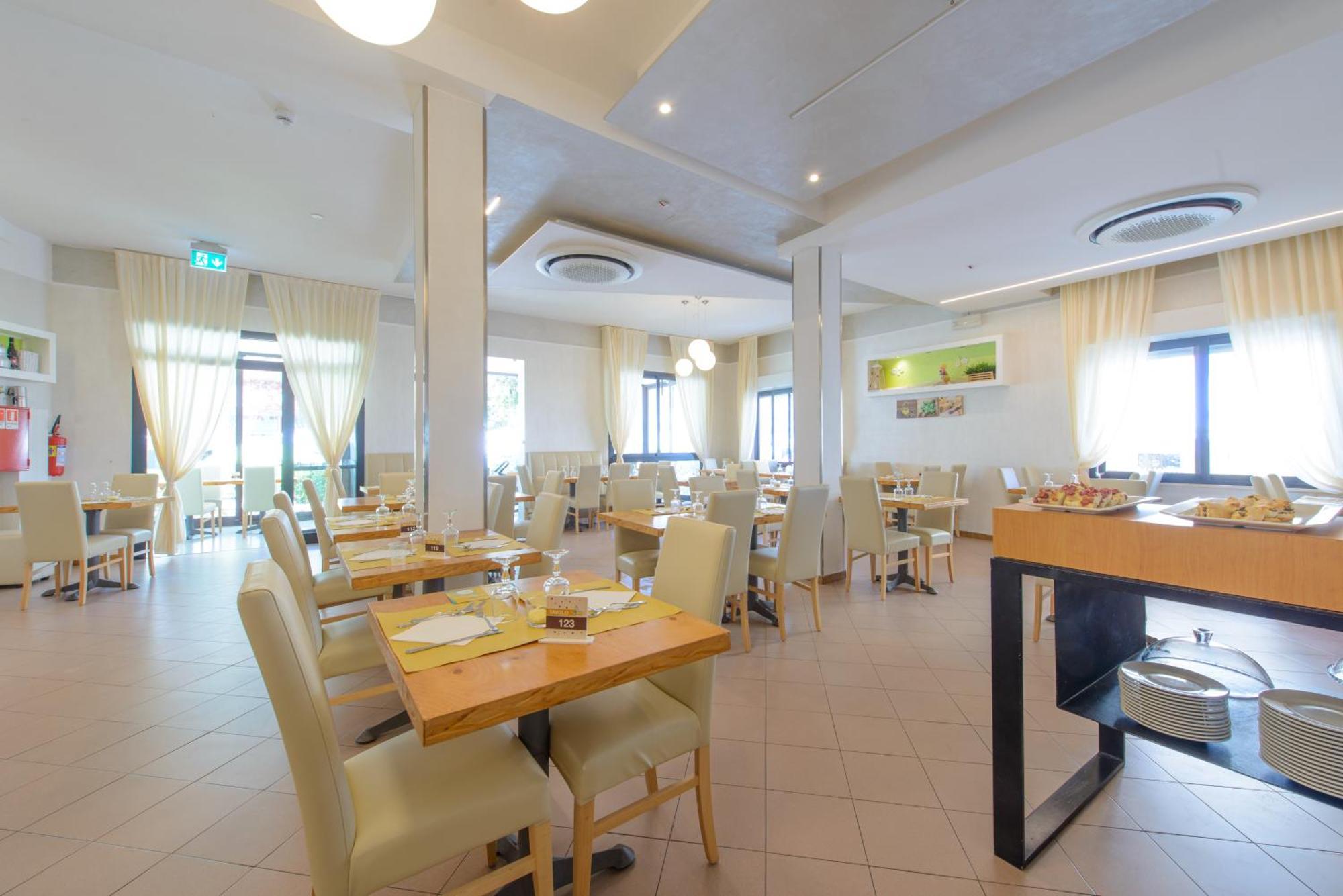 Hotel Nuova Medusa Rimini Bagian luar foto