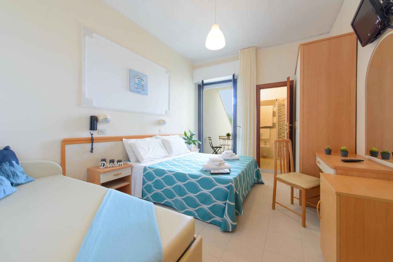 Hotel Nuova Medusa Rimini Bagian luar foto
